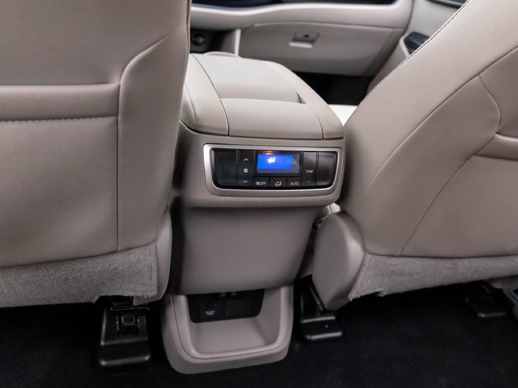 Used 2019 Toyota Highlander XLE AWD/4WD image 22
