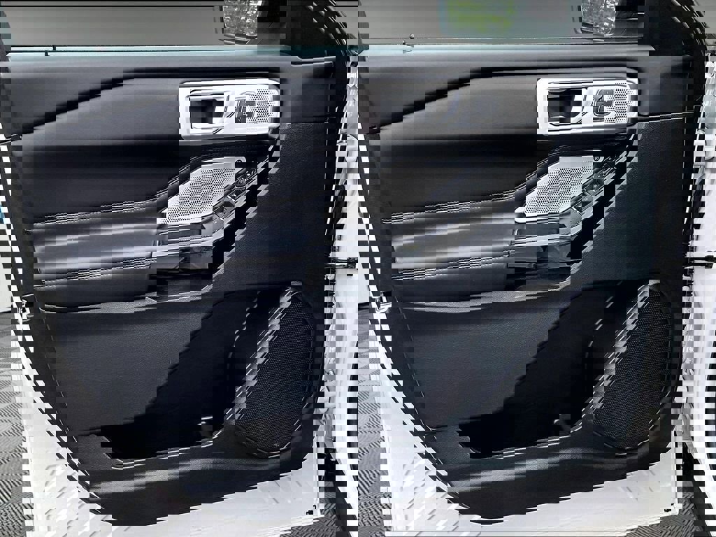 Used 2022 Ford Explorer Platinum w/ Equipment Group 601A AWD/4WD image 10