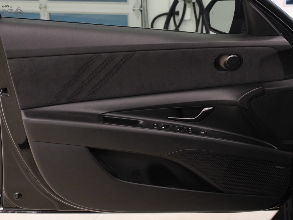 Used 2022 Hyundai Elantra N FWD image 11