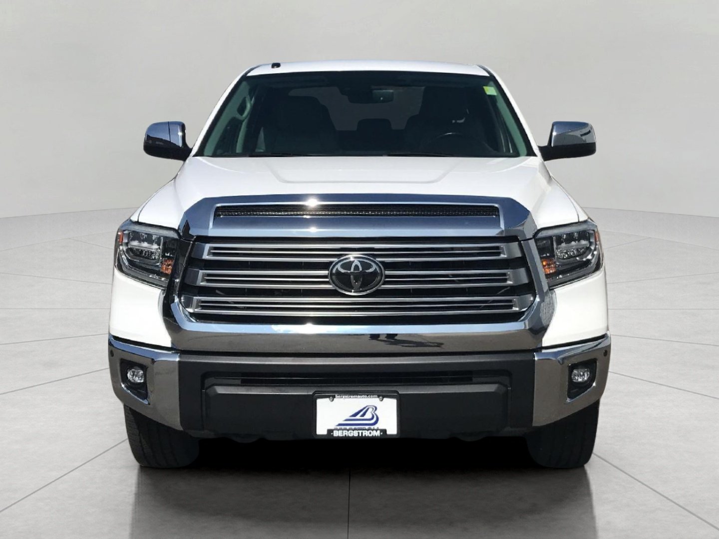Used 2018 Toyota Tundra Limited w/ Limited Premium Package AWD/4WD image 11