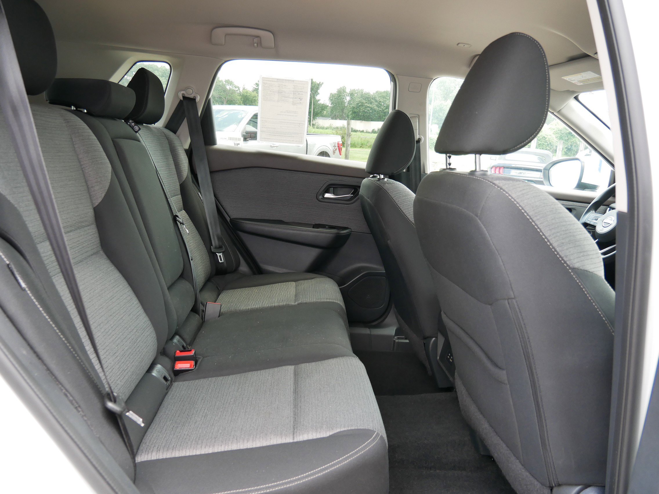 Used 2023 Nissan Rogue SV image 23