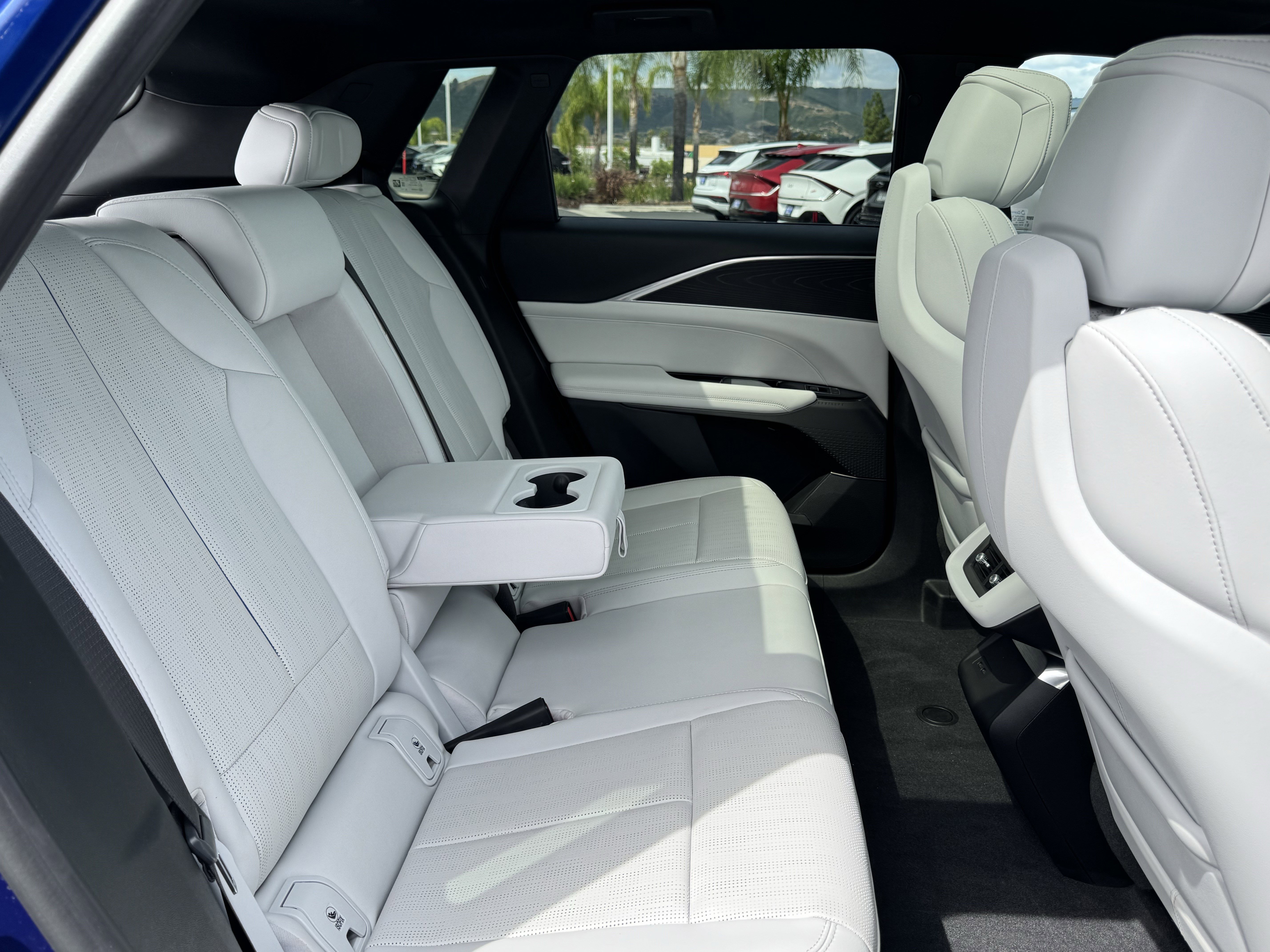 Used 2024 Cadillac Lyriq Luxury AWD/4WD image 35