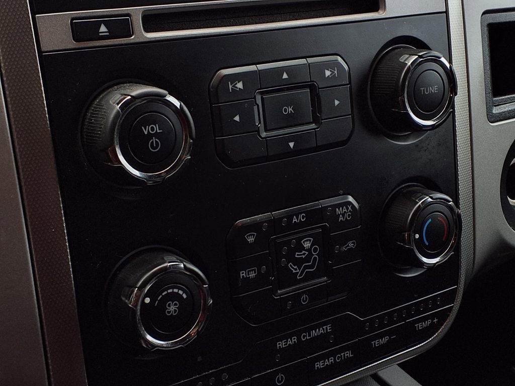 Used 2017 Ford Expedition XLT image 9