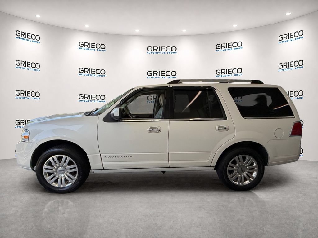 Used 2012 Lincoln Navigator 2WD w/ Monochrome Appearance Pkg image 4
