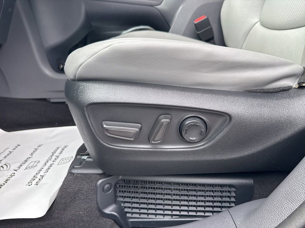 Certified 2023 Toyota Sienna XLE FWD image 27