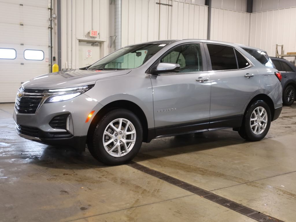 Used 2023 Chevrolet Equinox LT w/ Driver Convenience Package image 3
