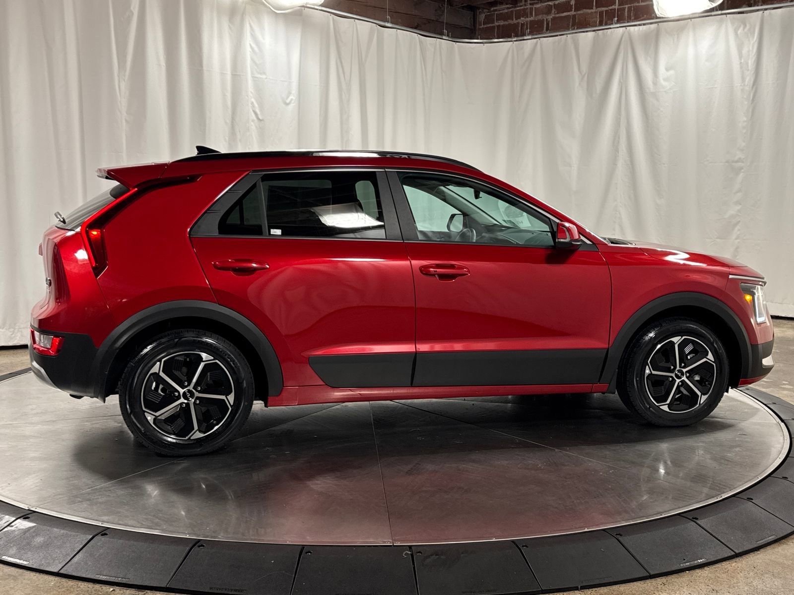 Certified 2023 Kia Niro EX image 12