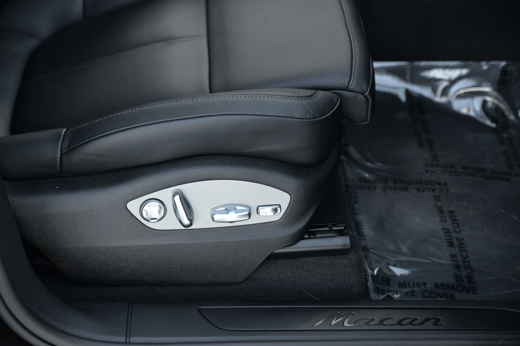 Certified 2025 Porsche Macan image 22