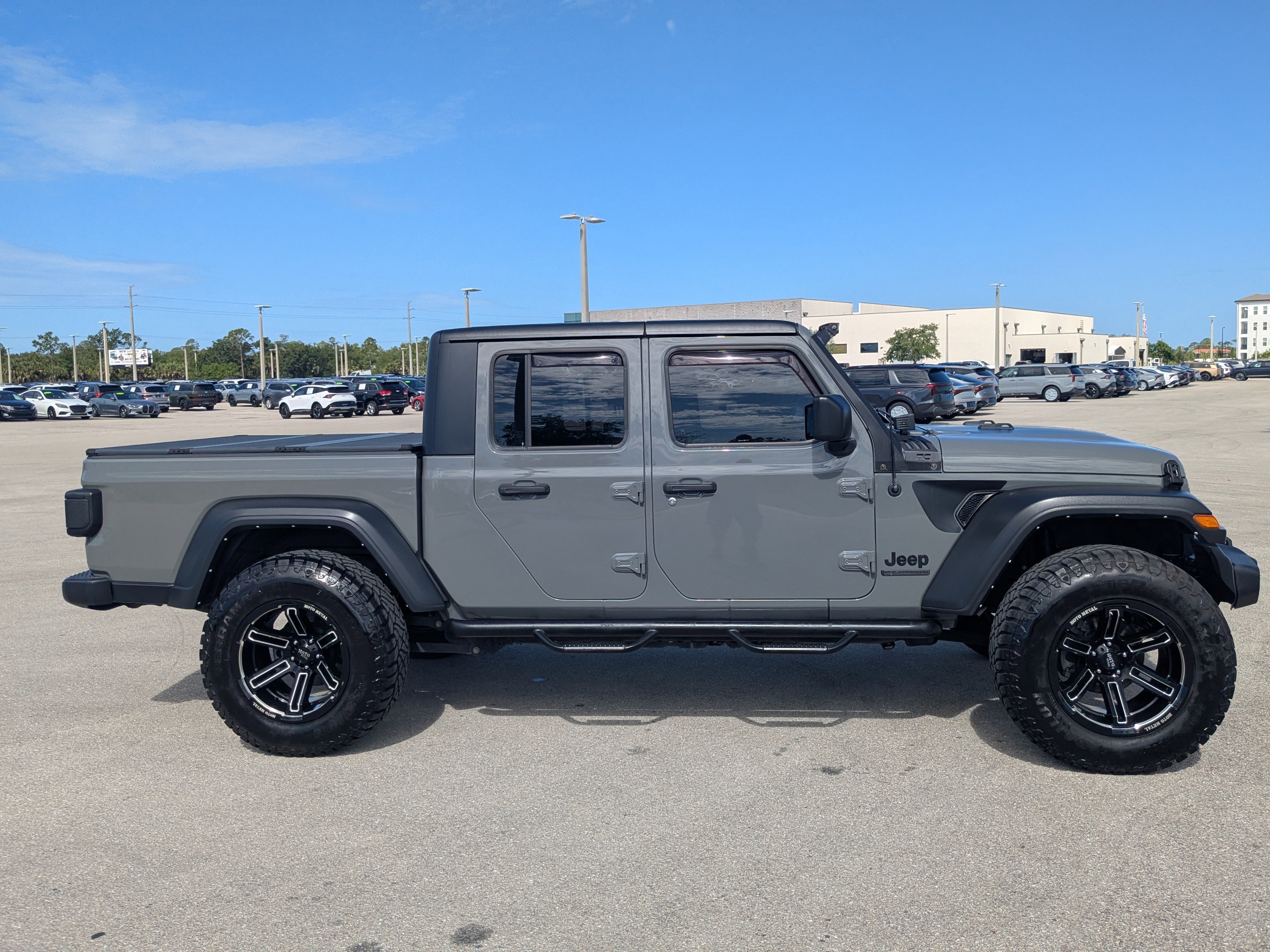 Used 2022 Jeep Gladiator Sport AWD/4WD image 4