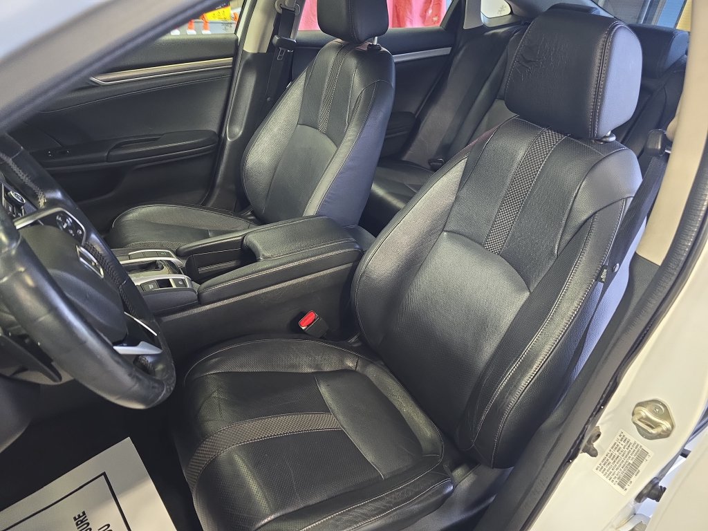 Used 2019 Honda Civic Touring image 14
