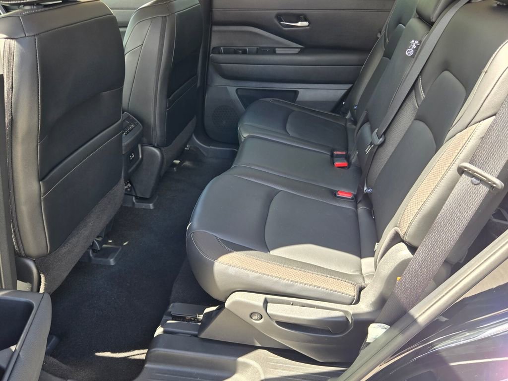 Used 2023 Nissan Pathfinder SL w/ Black Appearance Package image 11