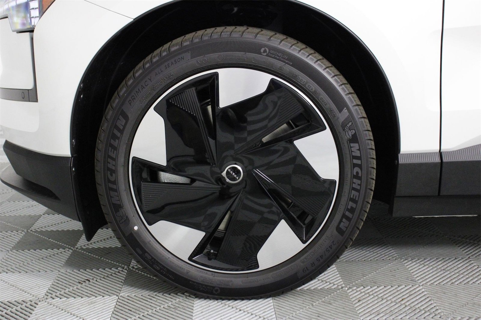 New 2025 Volvo EX30 Plus w/ Protection Package Premier image 12