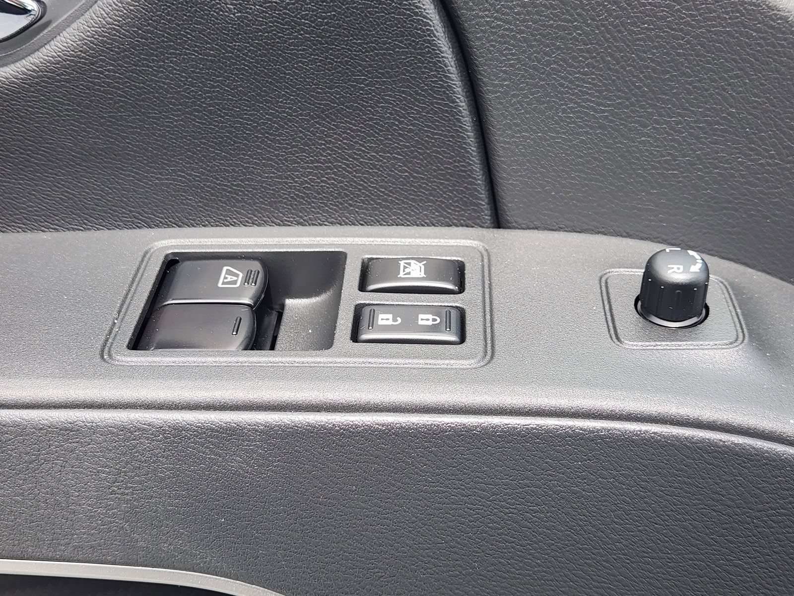 Used 2025 Nissan Frontier SV RWD image 27