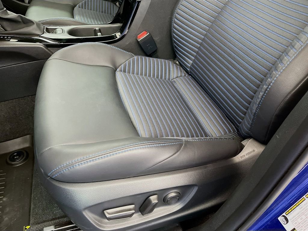 Used 2025 Toyota Corolla Cross AWD Hybrid w/ Convenience Package image 19