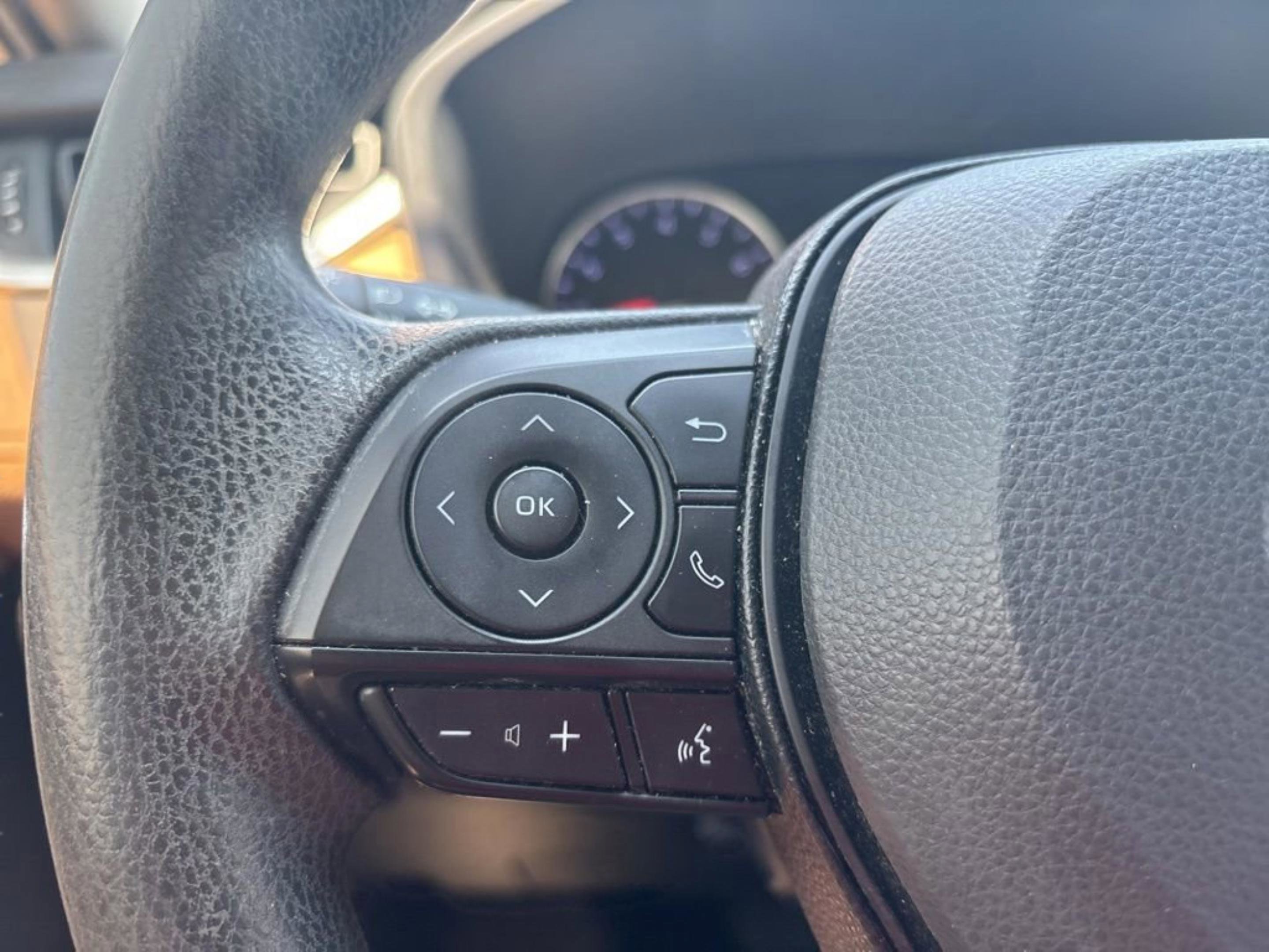 Used 2019 Toyota RAV4 LE FWD image 13