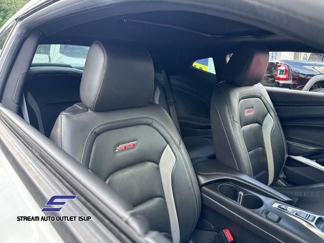 Used 2018 Chevrolet Camaro SS RWD image 12