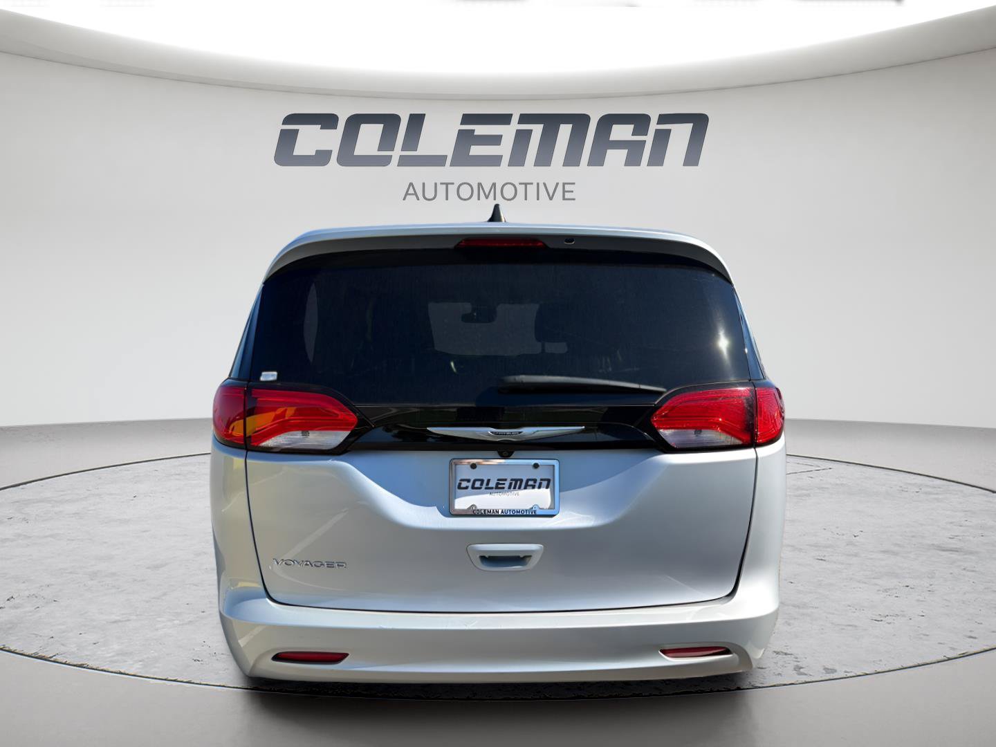 Used 2023 Chrysler Voyager LX FWD image 5