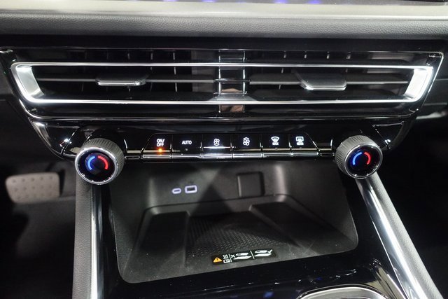 Used 2025 Chevrolet Traverse LT w/ Enhanced Driving Package image 16