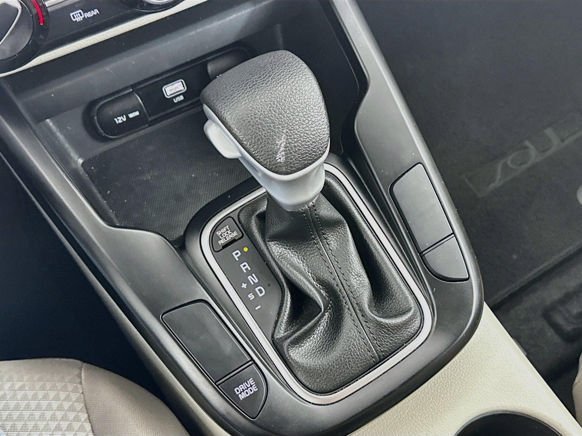 Used 2025 Kia Soul LX w/ LX Technology Package FWD image 24