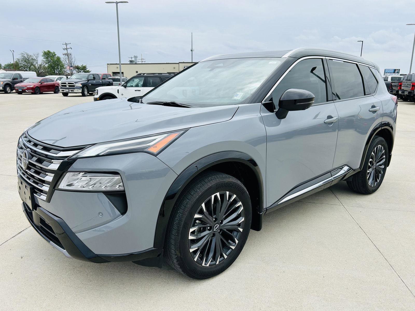 Used 2024 Nissan Rogue Platinum image 36