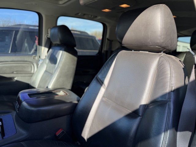 Used 2011 GMC Yukon XL Denali image 7