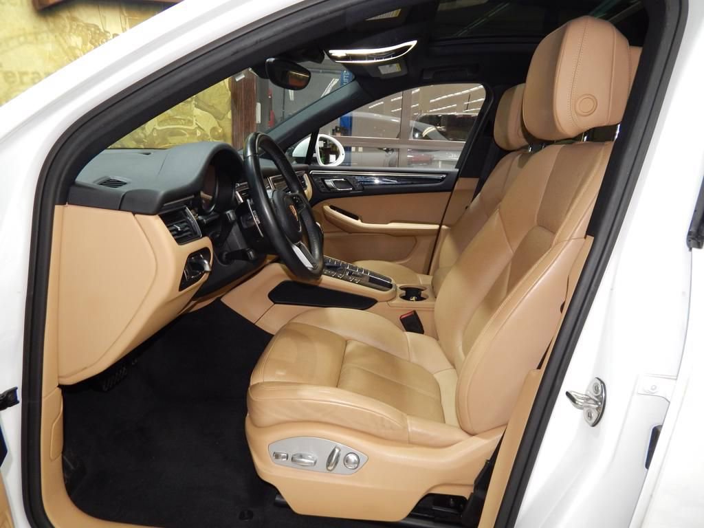 Used 2018 Porsche Macan AWD/4WD image 14