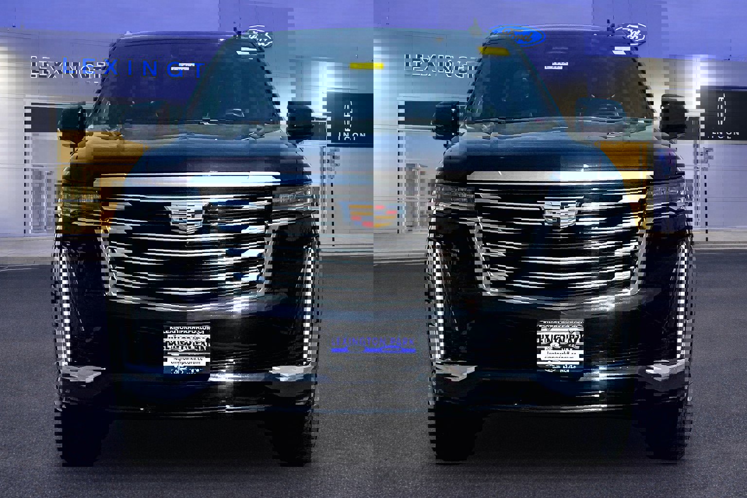 Used 2023 Cadillac Escalade Premium Luxury Platinum image 2