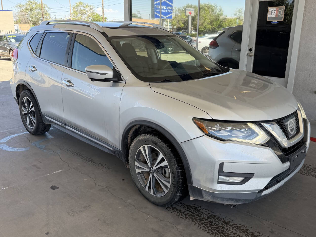 Used 2017 Nissan Rogue SL w/ SL Premium Package AWD/4WD image 2