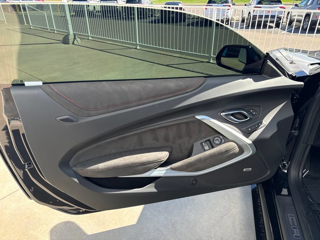 Used 2018 Chevrolet Camaro ZL1 RWD image 10