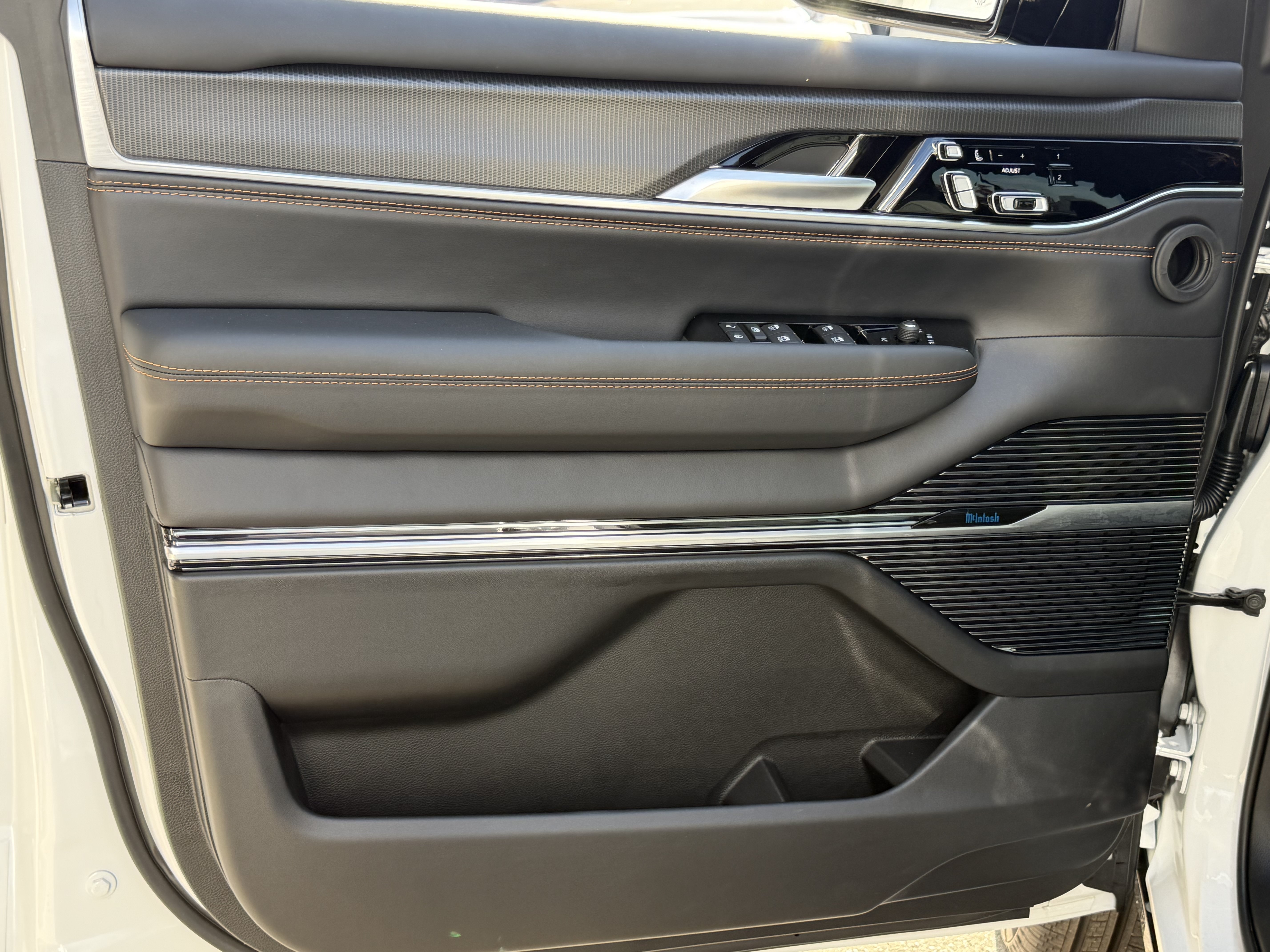 New 2026 Jeep Grand Wagoneer Summit AWD/4WD image 15