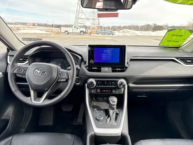 Used 2023 Toyota RAV4 XLE Premium image 18