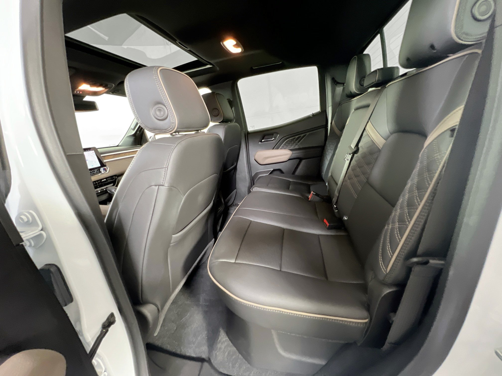 Used 2025 GMC Canyon Denali AWD/4WD image 25