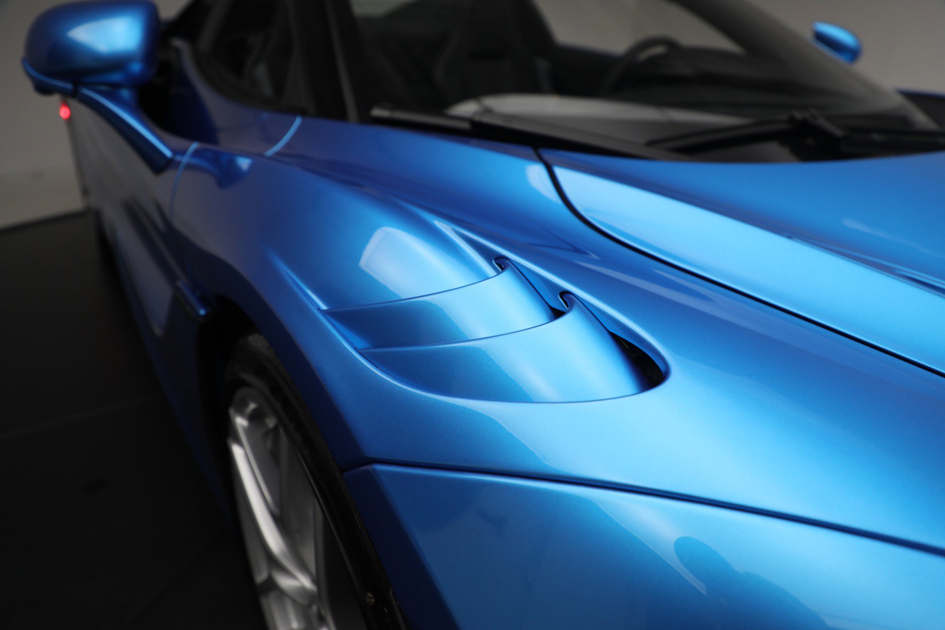 Used 2025 McLaren 750S Spider RWD image 44