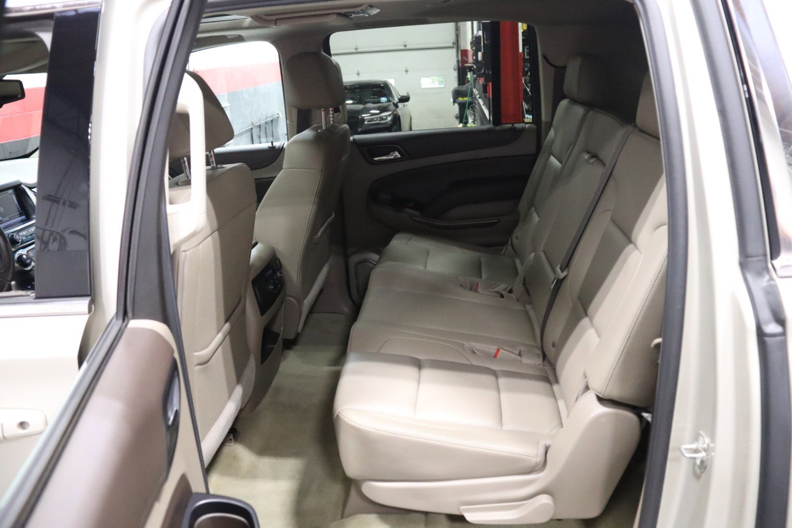 Used 2017 Chevrolet Suburban LT AWD/4WD image 40