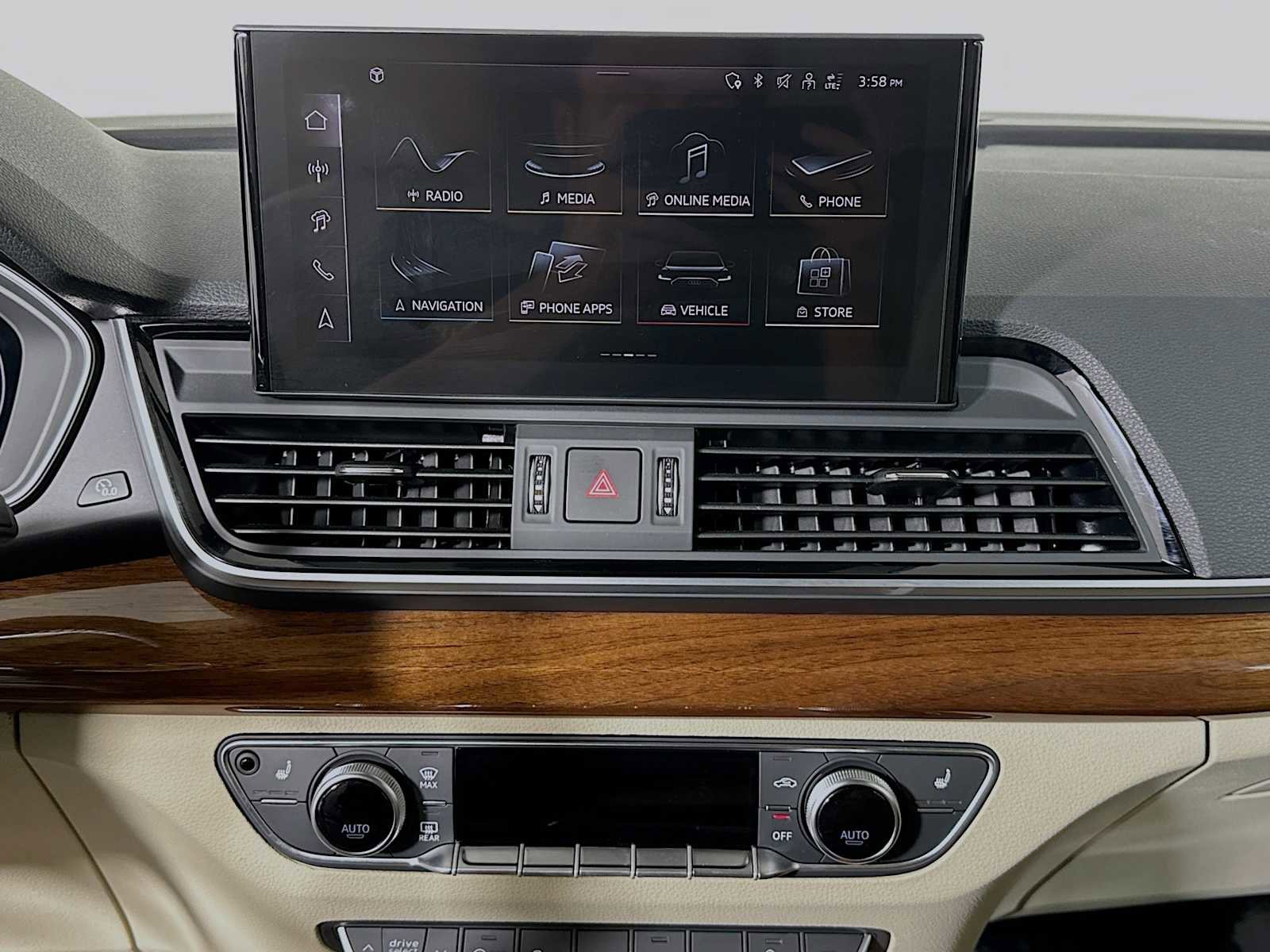 Certified 2025 Audi Q5 2.0T Premium Plus w/ Premium Plus Package image 13