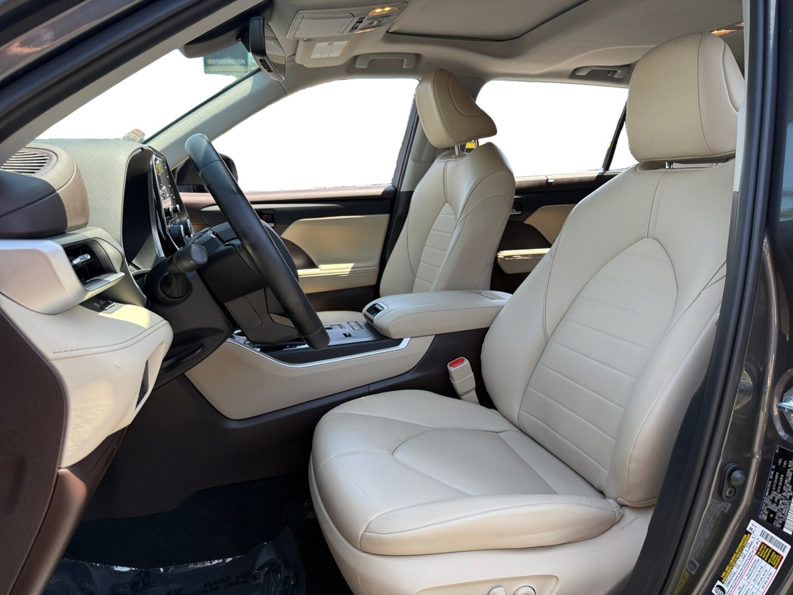 Used 2021 Toyota Highlander XLE image 9