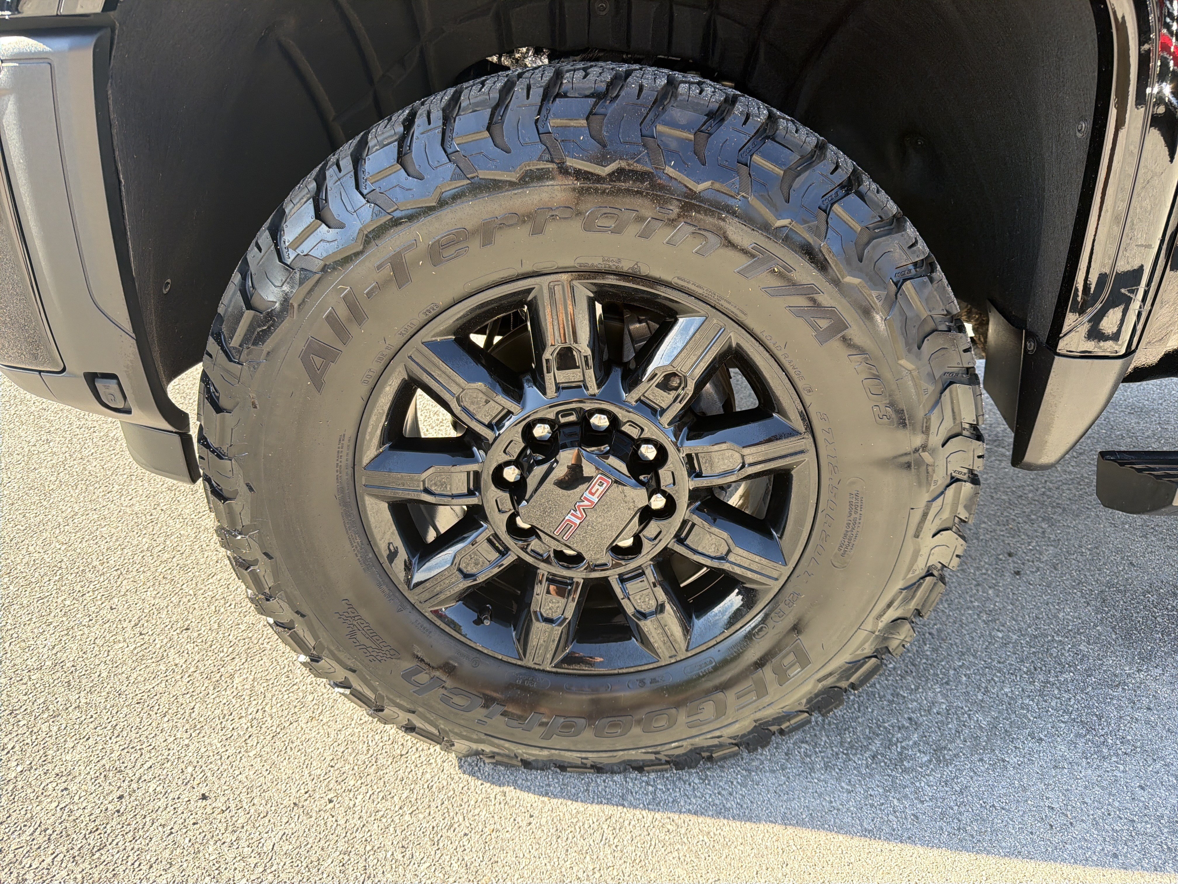 Used 2025 GMC Sierra 2500 AT4 w/ AT4 Premium Plus Package AWD/4WD image 12