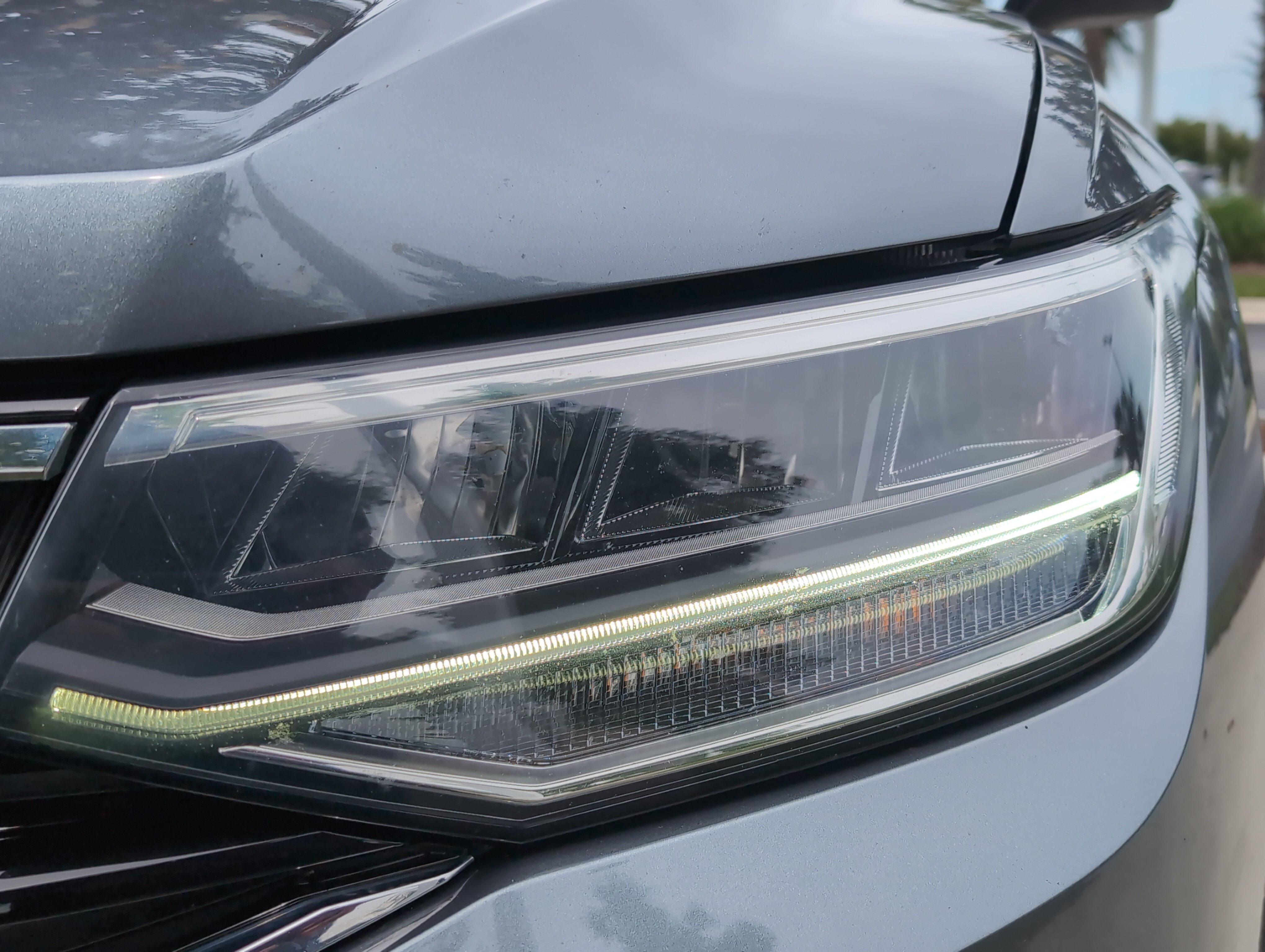 Used 2024 Volkswagen Tiguan SE R-Line FWD image 6