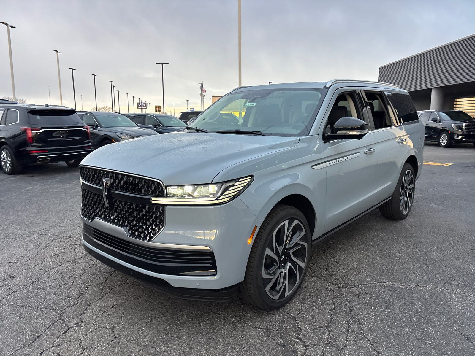 New 2026 Lincoln Navigator Reserve AWD/4WD image 3
