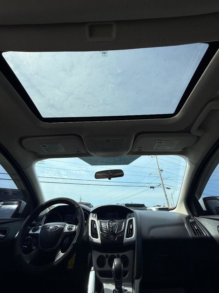 Used 2013 Ford Focus SE w/ SE Winter Pkg FWD image 22