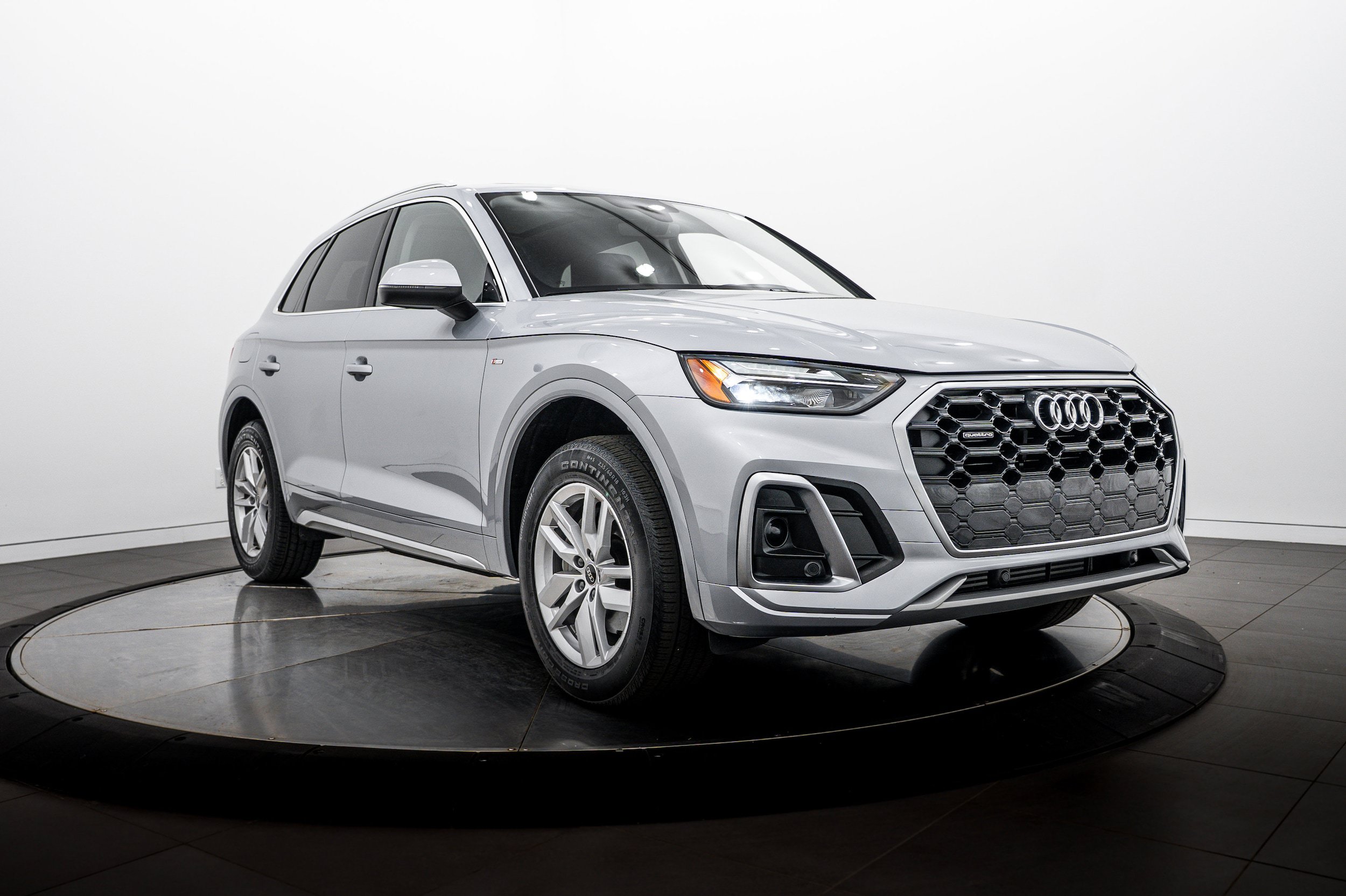 Certified 2023 Audi Q5 2.0T Premium w/ Convenience Package AWD/4WD image 2