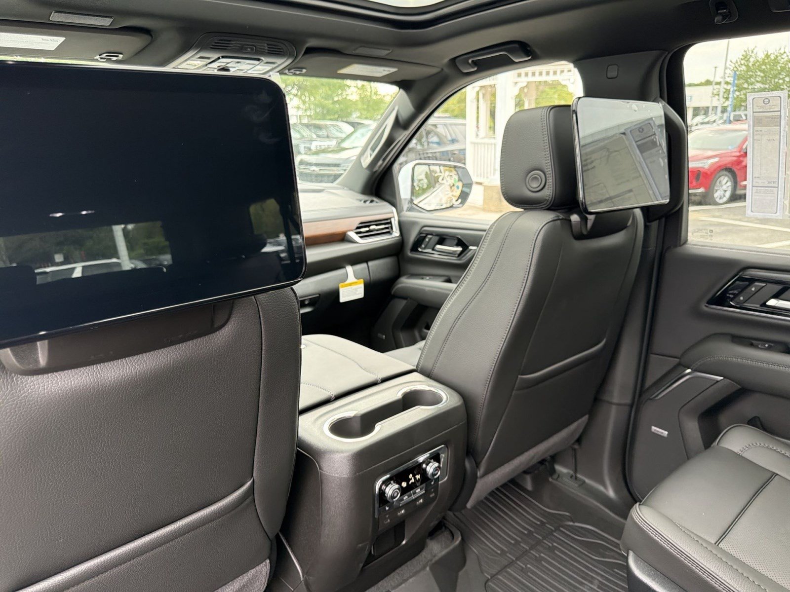 New 2026 GMC Yukon XL Denali w/ Denali Reserve Package AWD/4WD image 17