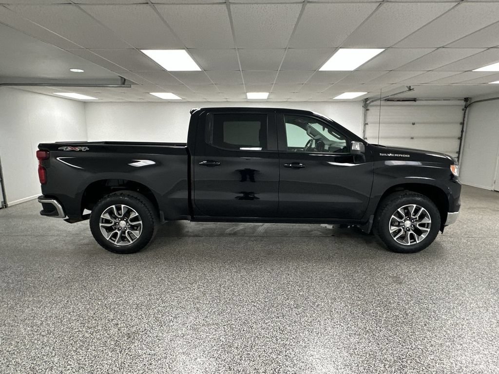 Used 2024 Chevrolet Silverado 1500 LT AWD/4WD image 9