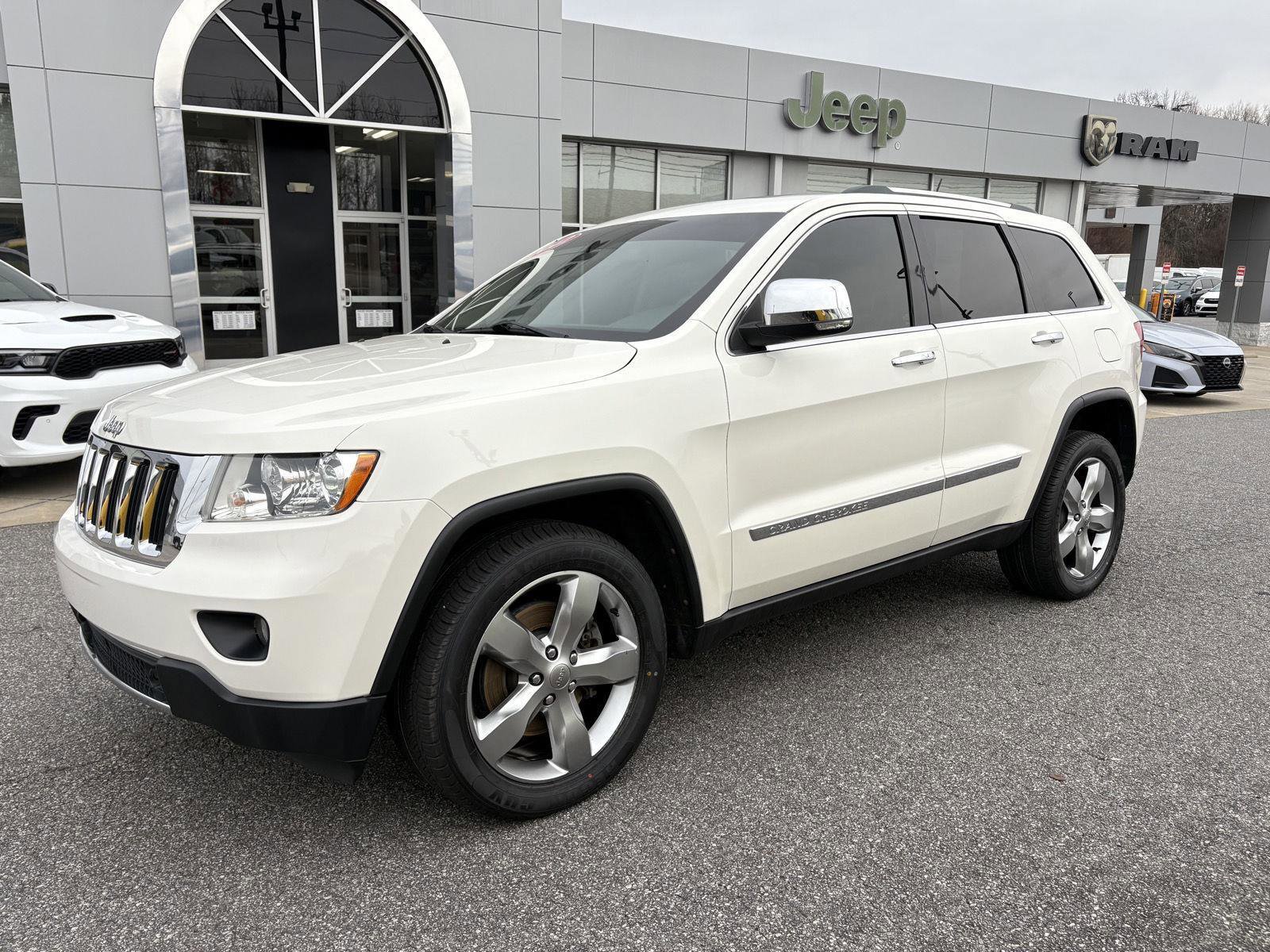 Used 2012 Jeep Grand Cherokee Limited w/ Luxury Group II image 2