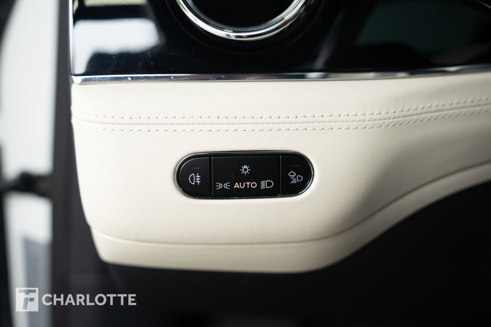 Used 2024 Bentley Bentayga image 23