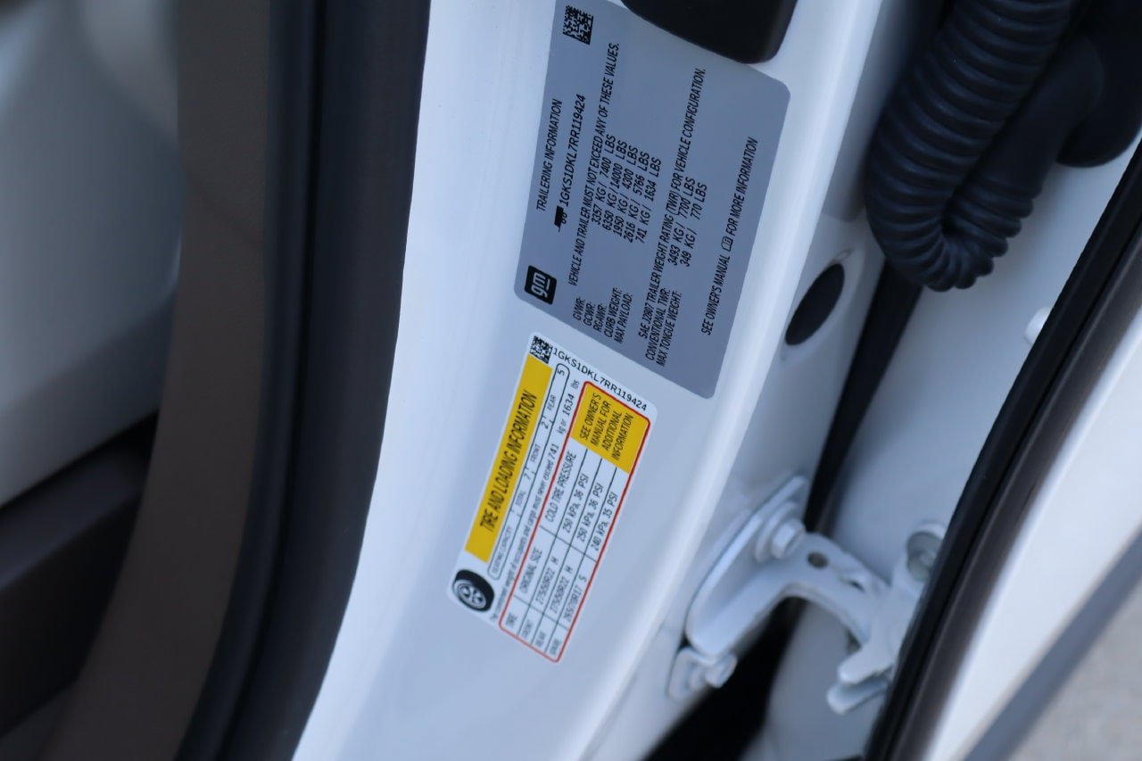 Used 2024 GMC Yukon Denali RWD image 32