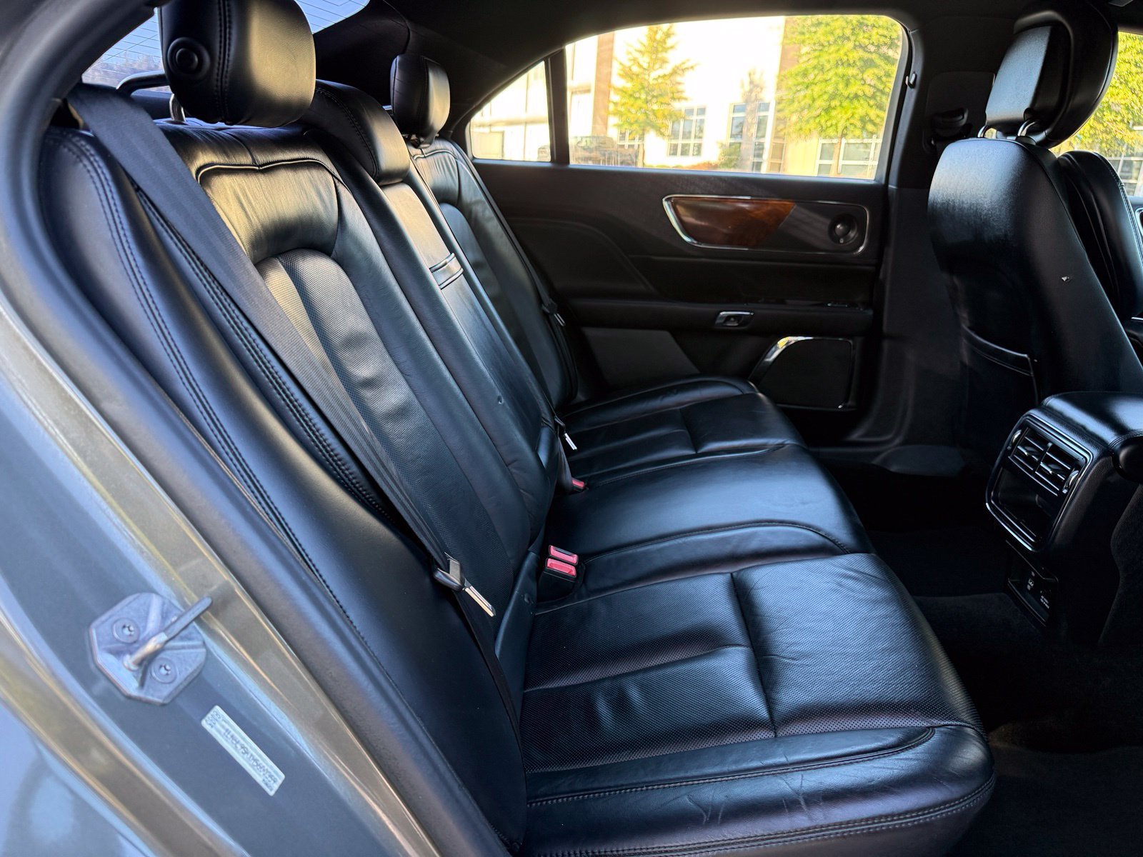 Used 2017 Lincoln Continental Select FWD image 38