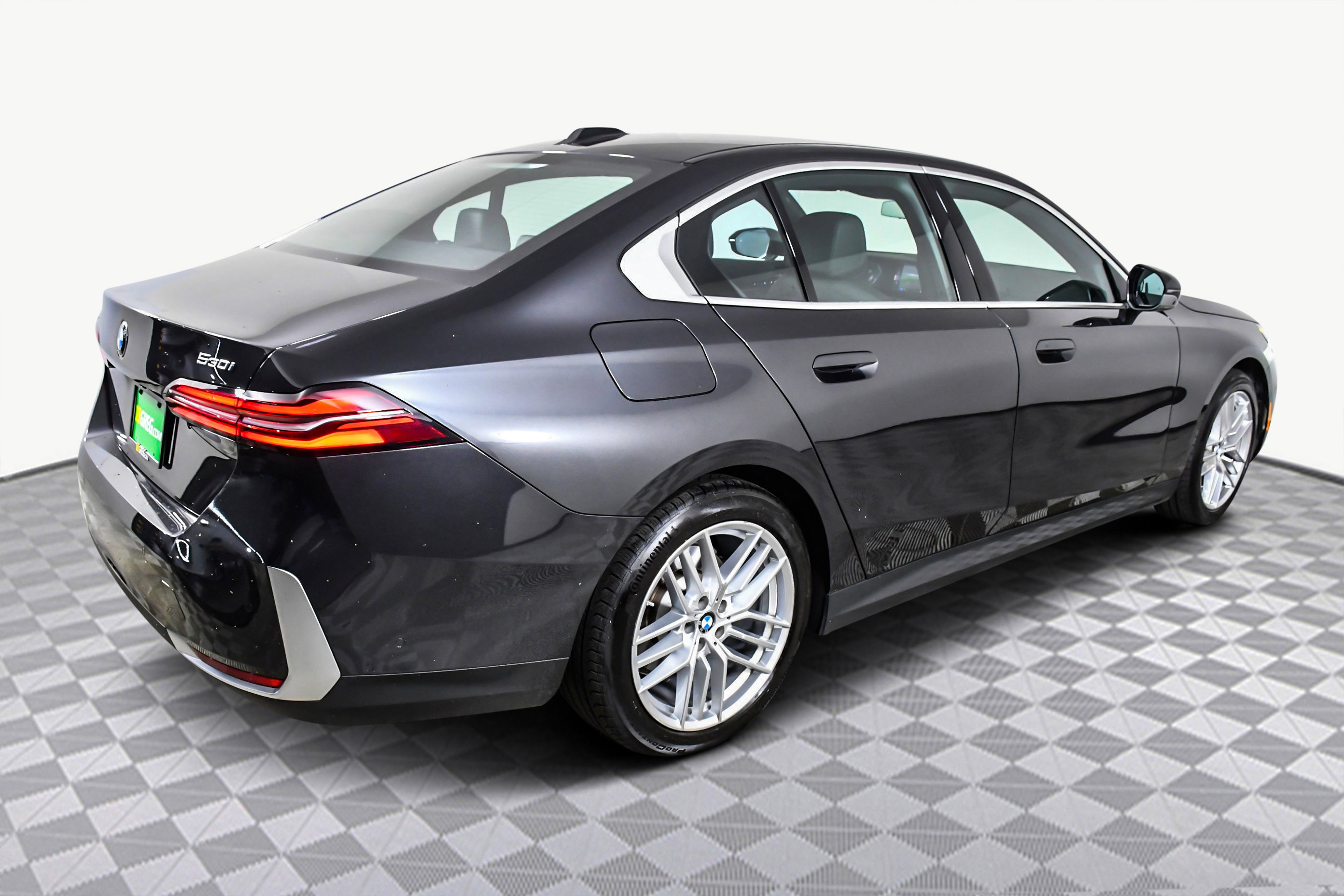 Used 2025 BMW 530i w/ Premium Package image 8