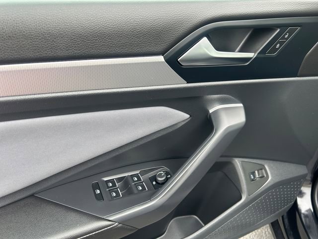 Used 2025 Volkswagen Jetta SE image 8