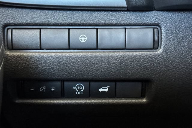 Used 2024 Nissan Rogue SV AWD/4WD image 43